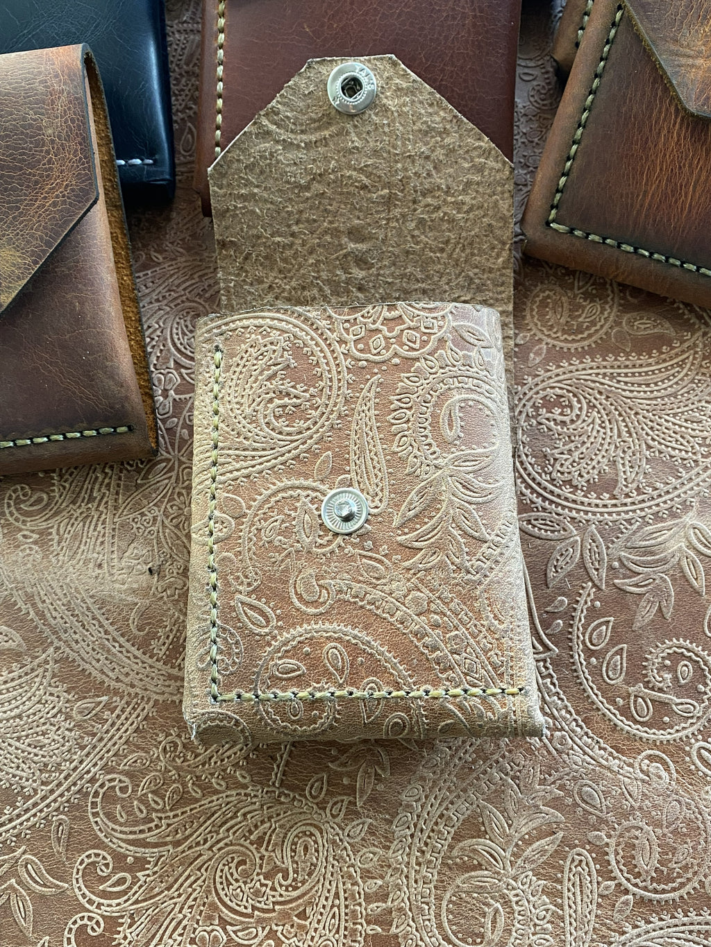 Handmade Genuine Leather Wallet with Retro Design (Unisex)