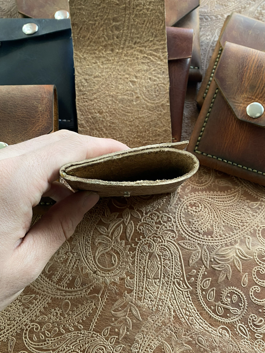 Handmade Genuine Leather Wallet with Retro Design (Unisex)