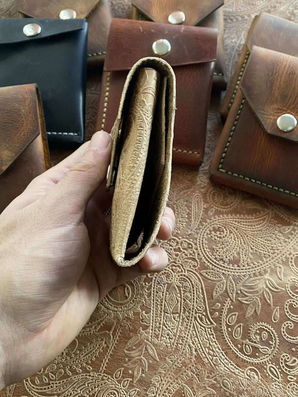 Handmade Genuine Leather Wallet with Retro Design (Unisex)