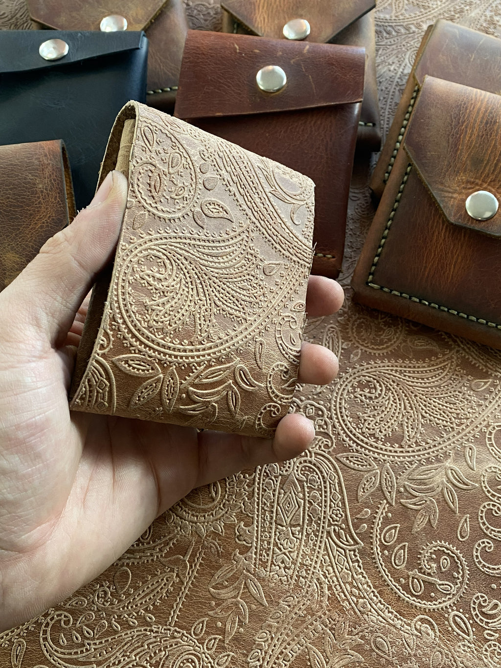 Handmade Genuine Leather Wallet with Retro Design (Unisex)